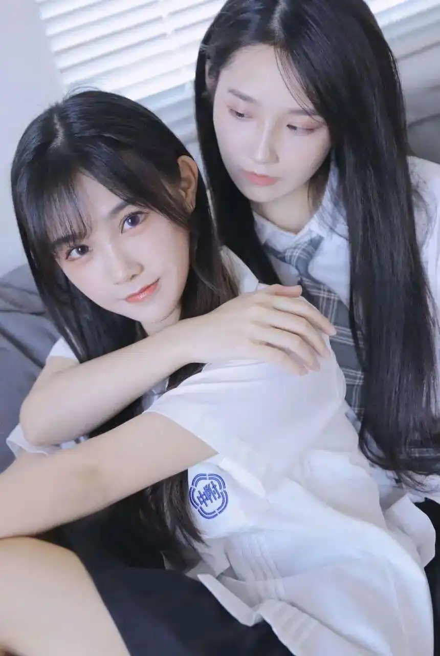 闺蜜拍照互动技巧_拍照和朋友互动姿势_100种姿势摆拍双人