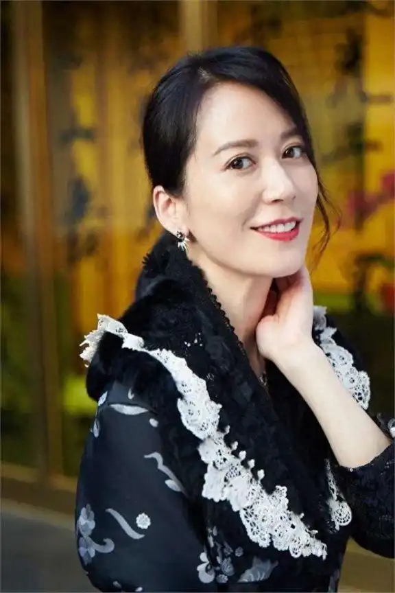 娱乐圈越老越风韵的10位女明星，岁月从不败美人